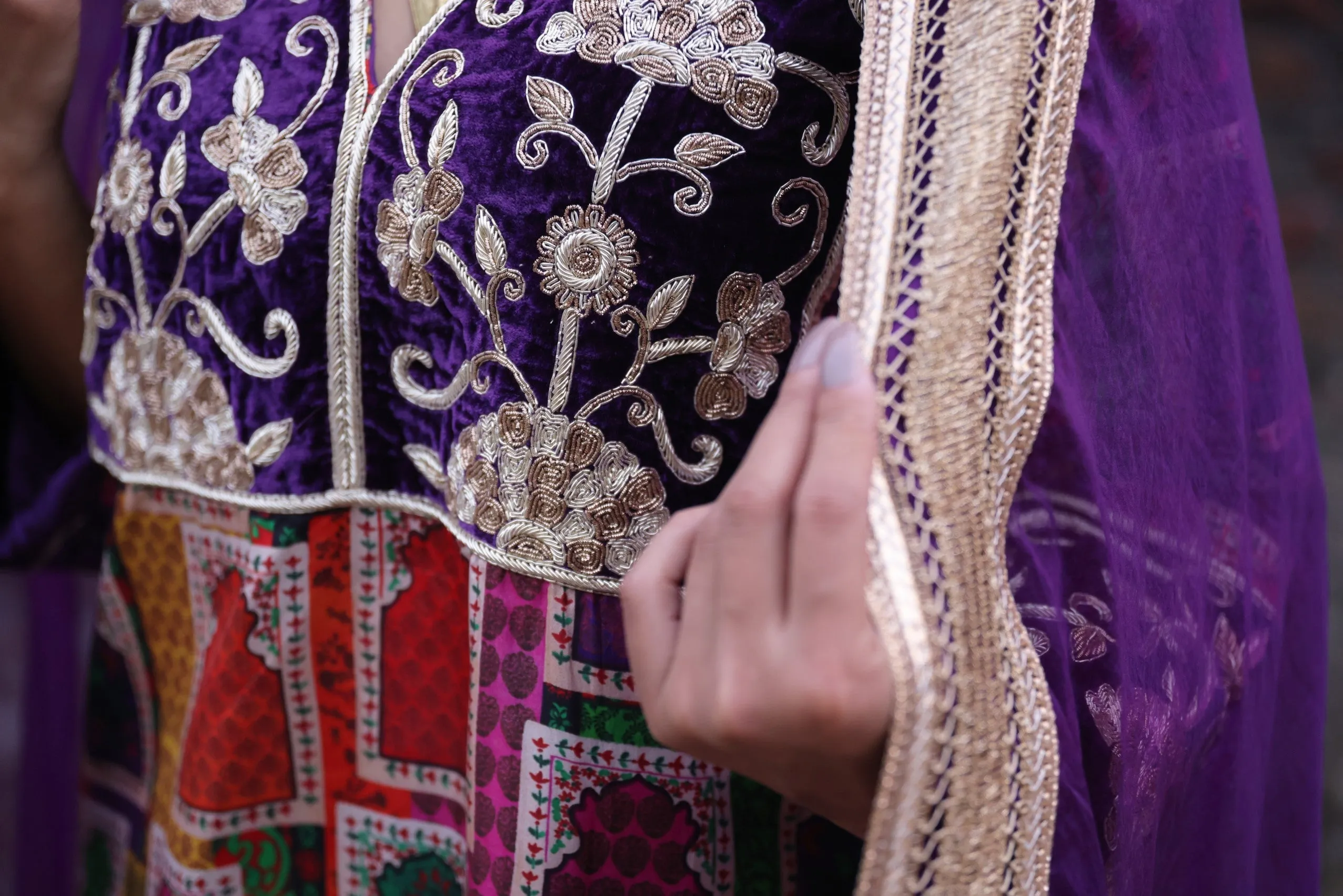 Hand-Embroidered Jharoka Print Kurta Set